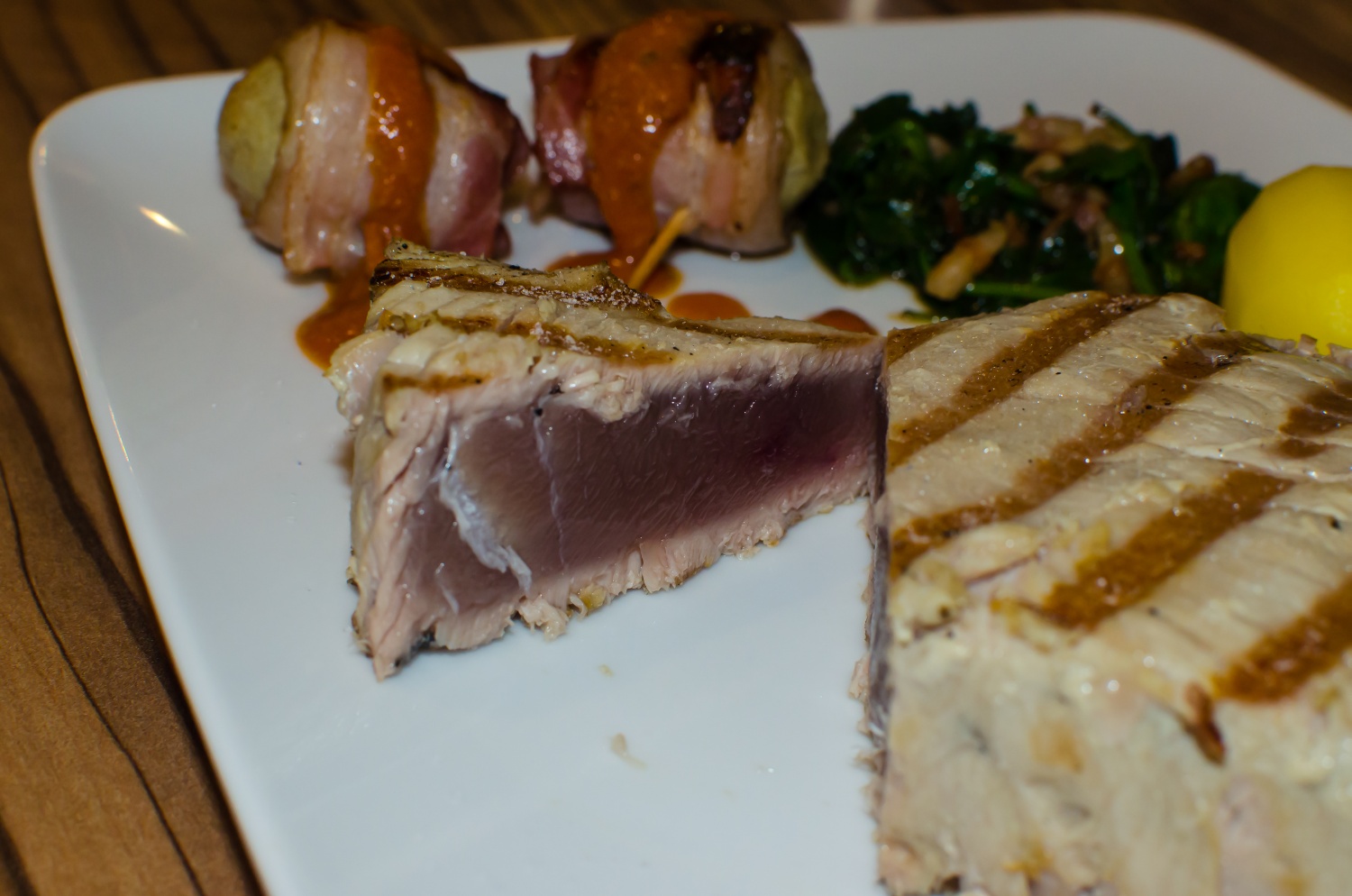 Mein 500ster Thread - Thunfisch-Steaks mit Blattspinat und Tomatensugo ...