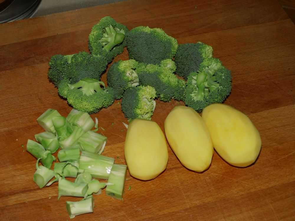 01_Zutaten_Broccoli-Kartoffel-Stampf.jpg