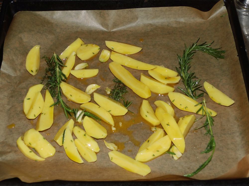 Lammkeulenscheiben mit Speckbohnen und Kartoffelecken | Grillforum und ...