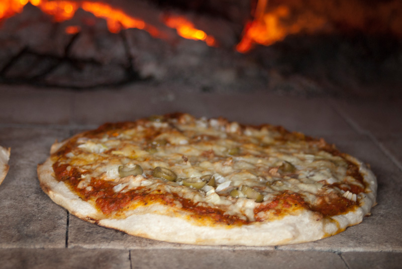 Pizza aus dem Lehmbackofen | Grillforum und BBQ - www.grillsportverein.de