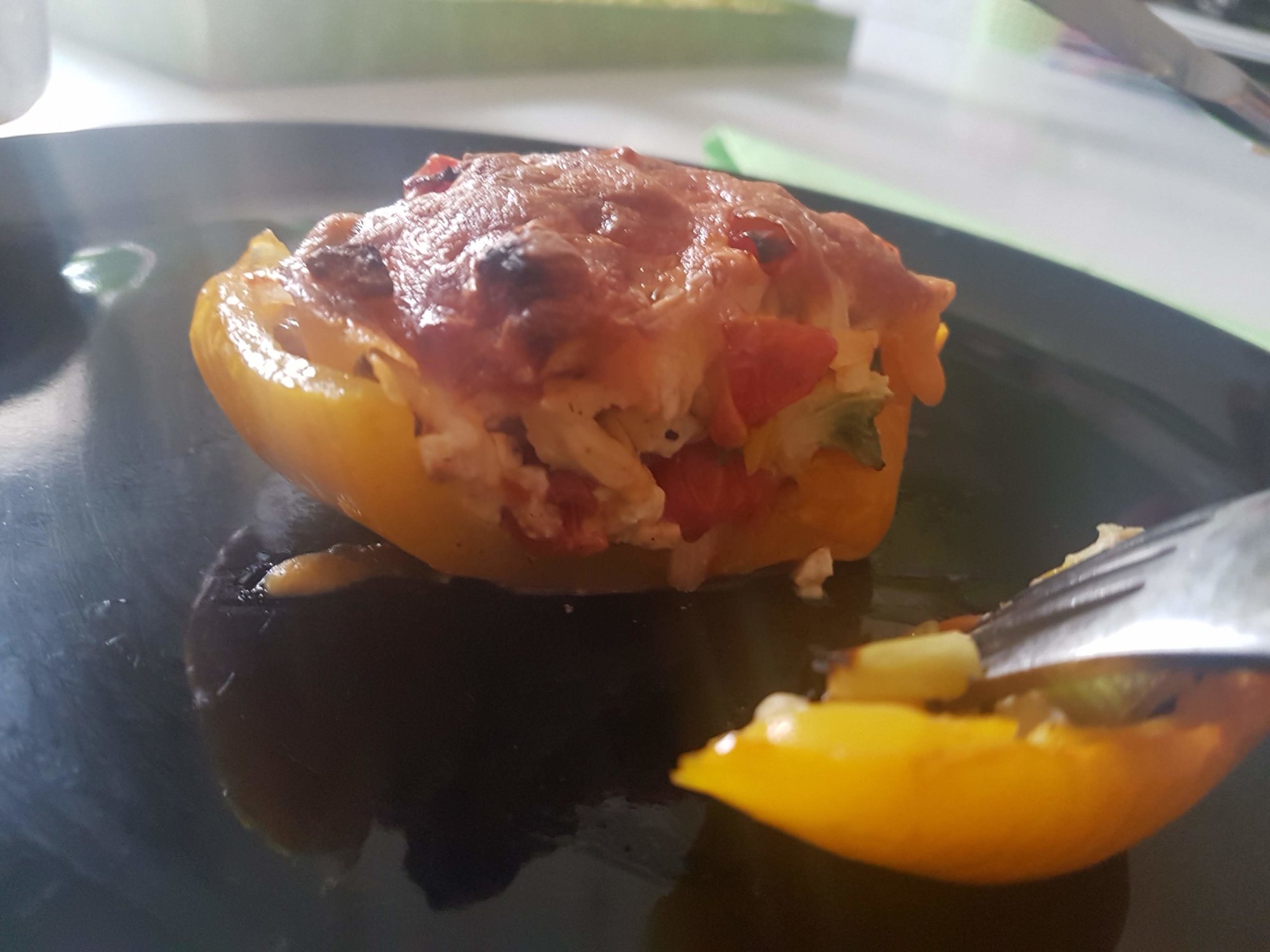 Zweierlei gefüllte Paprika mit Käse überbacken | Grillforum und BBQ ...