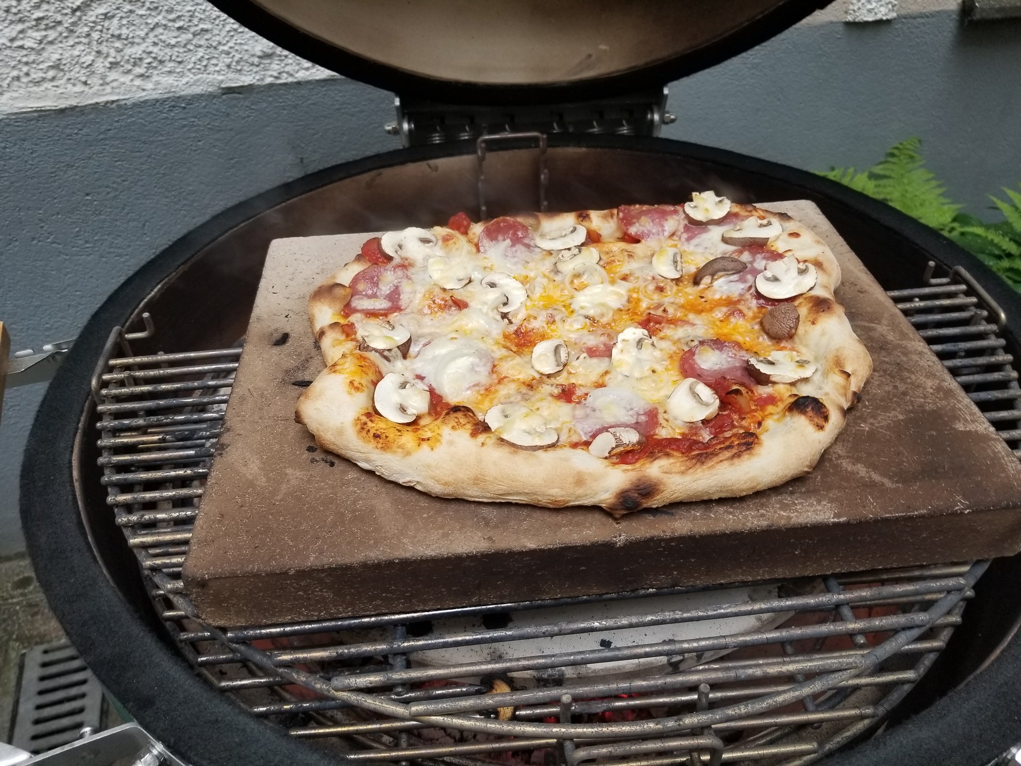 60 Sekunden Pizza vom Kamado | Grillforum und BBQ - www.grillsportverein.de