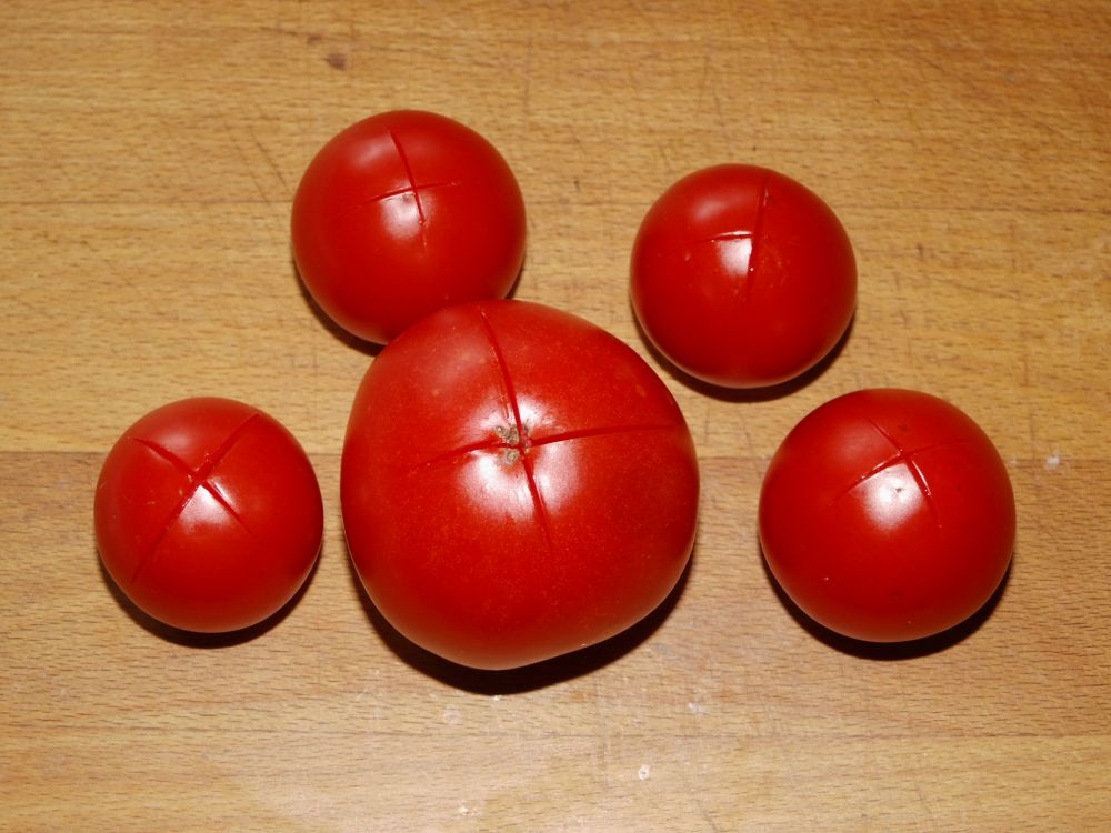 2_Tomaten eingeschnitten.jpg