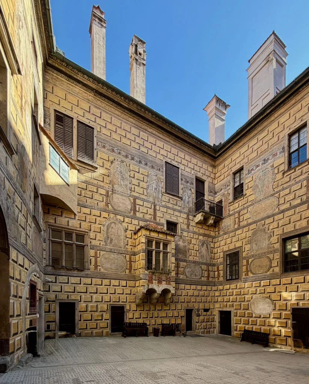 3. Schlosshof.webp