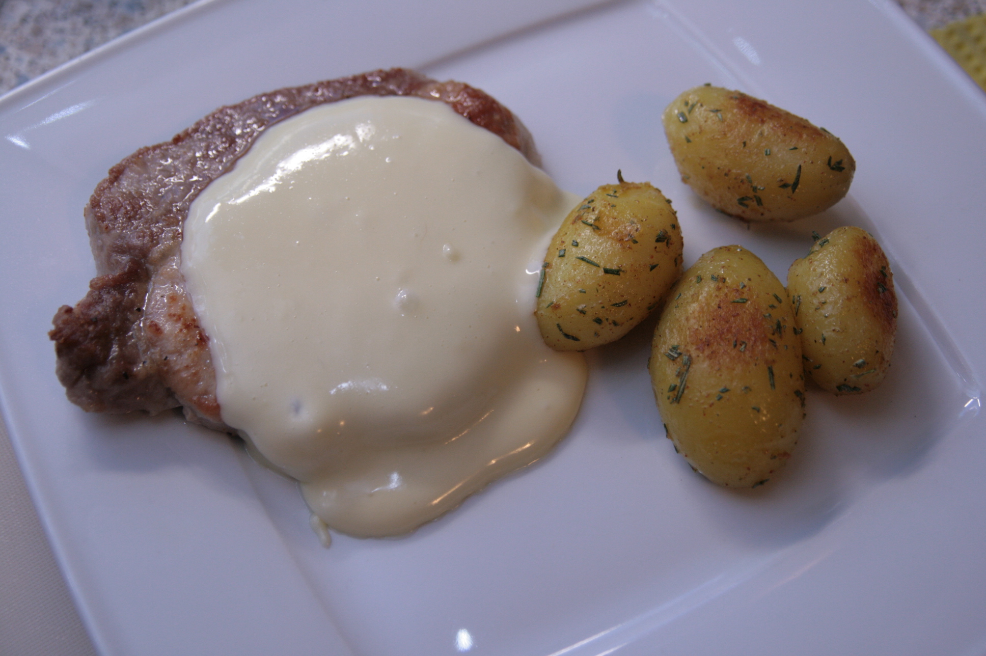 Kochkäseschnitzel aus Gran Parino mit Rosmarinkartoffel &amp; Feldsalat ...