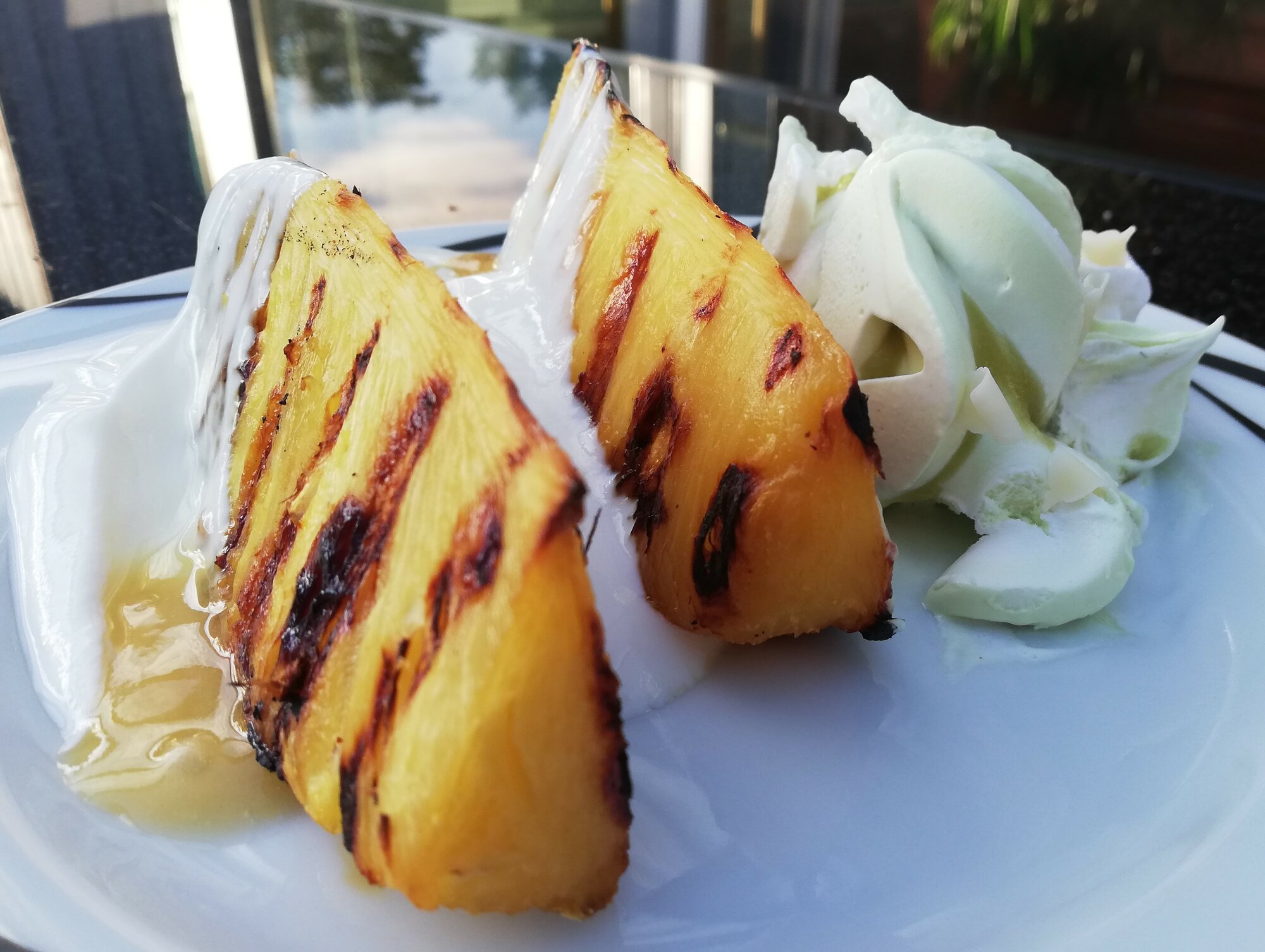 Dessert - Ananas mit Honig-Joghurt und Pistazie | Grillforum und BBQ ...