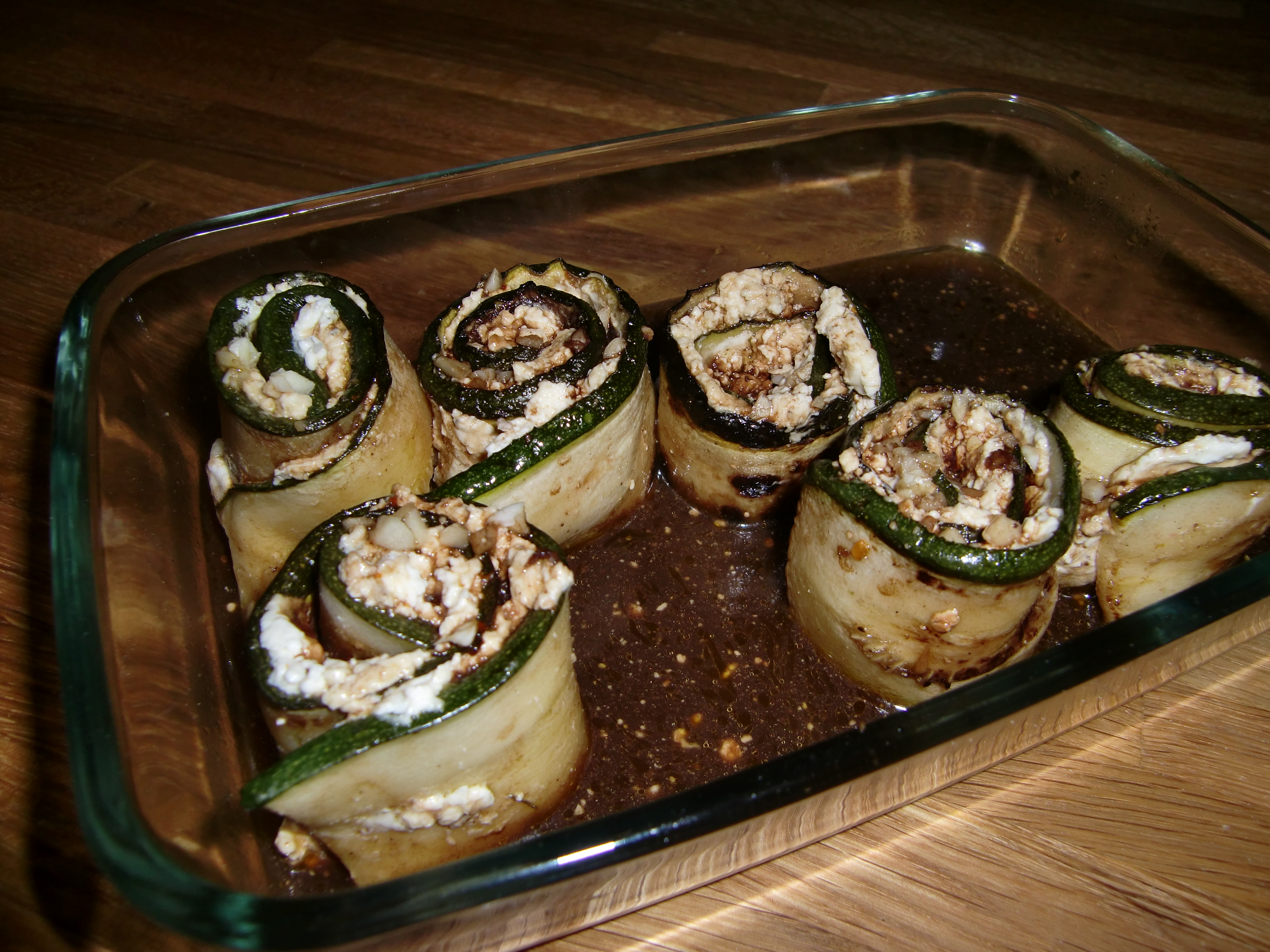 Rezept - Zucchini-Röllchen mit Feta und Balsamico