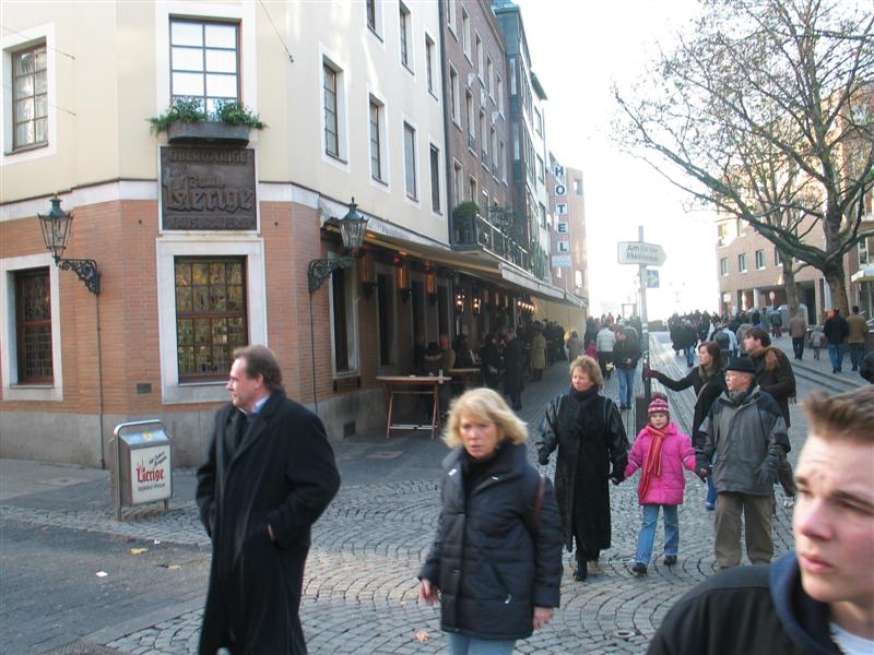 Duesseldorf-Weihnachtsmarkt-19-12-2004%20030%20(Medium).jpg